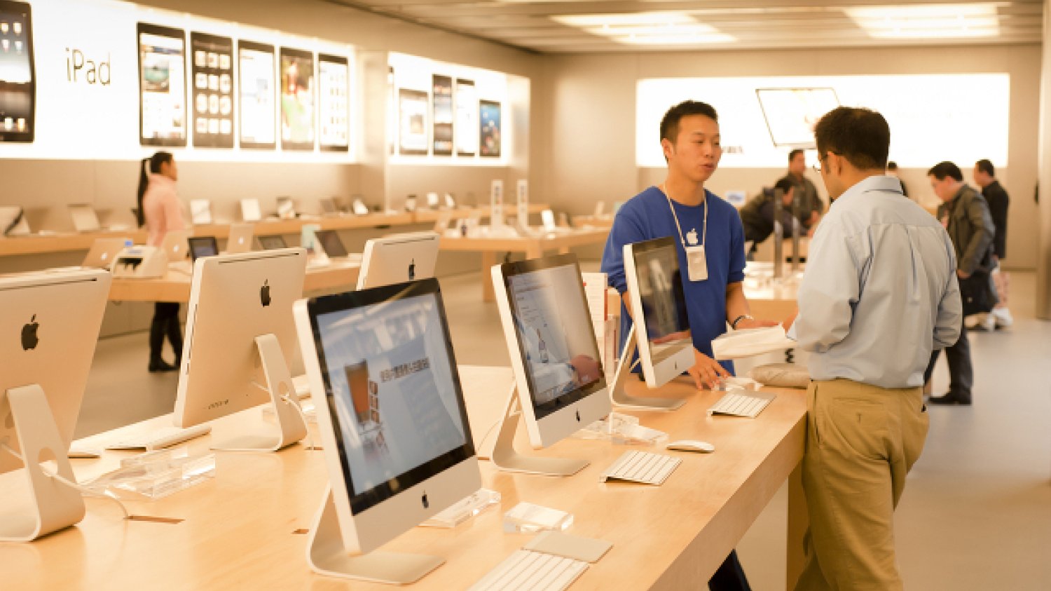 Apple łamała prawa swoich pracowników?