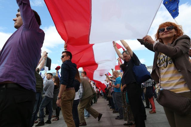 7 maja w manifestacji KOD miało wziąć udział ponad 200 tys. osób.