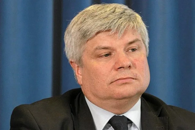 Maciej Lasek, szef komisji, która badała przyczyny katastrofy smoleńskiej, mówi, że "siadajcie" mogło oznaczać "lądujcie"