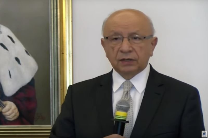 Prof. Bogdan Chazan odebrał nagrodę od abp. Marka Jędraszewskiego.