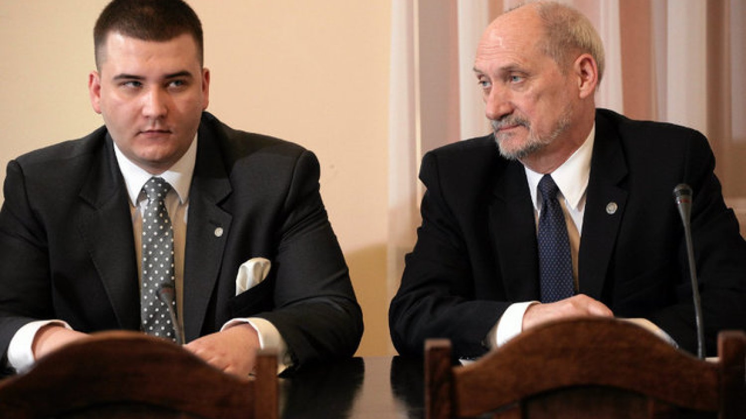 NIK kieruje sprawę do prokuratury, MON wyjaśnia. Jest odpowiedź ministerstwa w sprawie umów podpisanych przez Bartłomieja Misiewicza.
