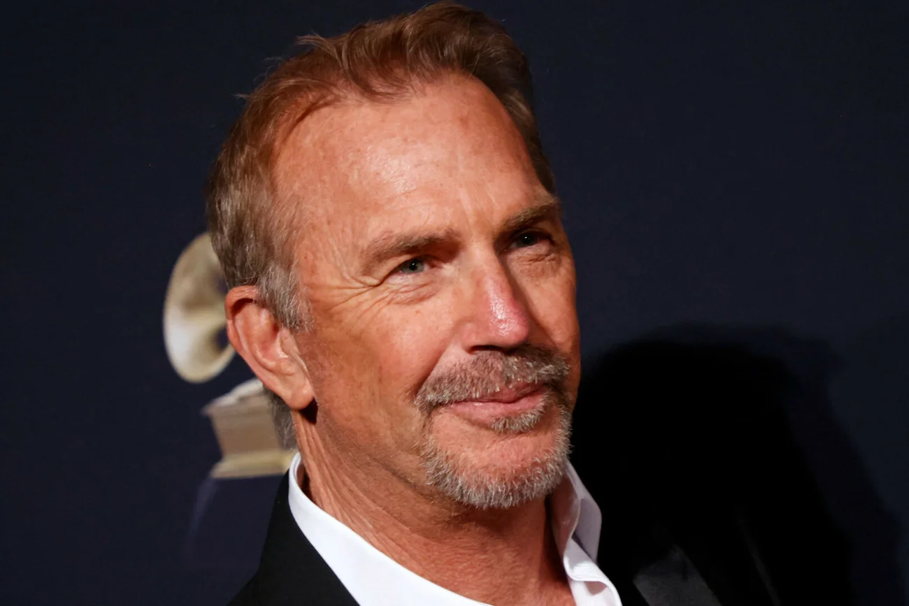 Kevin Costner był na koncercie Taylor Swift i jest nią zachwycony. Kevin Costner był na koncercie Taylor Swift i jest nią zachwycony.