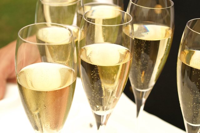 Prosecco - owocowe bąbelki w kieliszku.