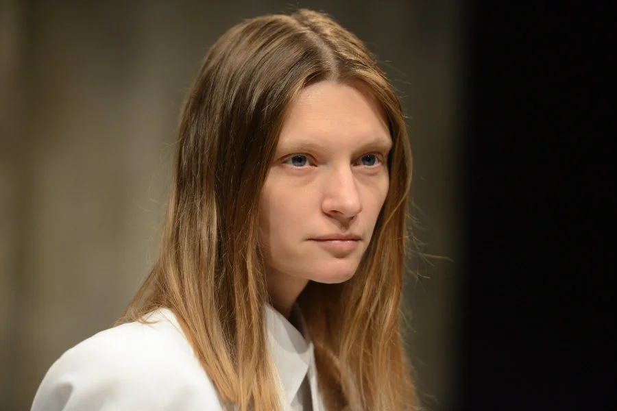 Agata Buzek i Jacek Braciak zostali przyłapani, jak całowali się na ulicy Warszawy.