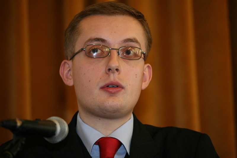 Robert Winnicki, szef Młodzieży Wszechpolskiej, którego komentatorzy Poranka w Radiu TOK FM porównali do Hitlera