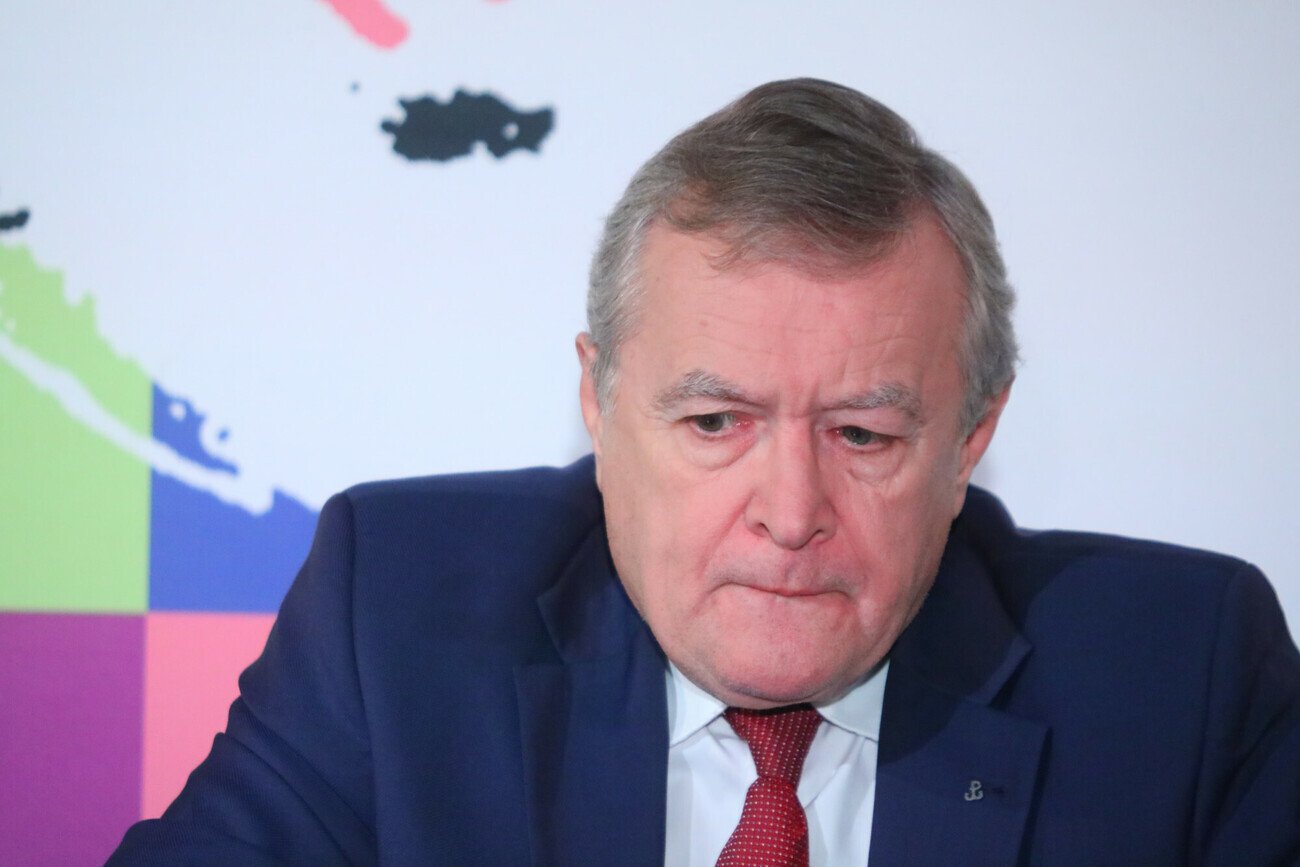 Piotr Gliński próbował zaatakować Donalda Tuska, ale mu nie wyszło.