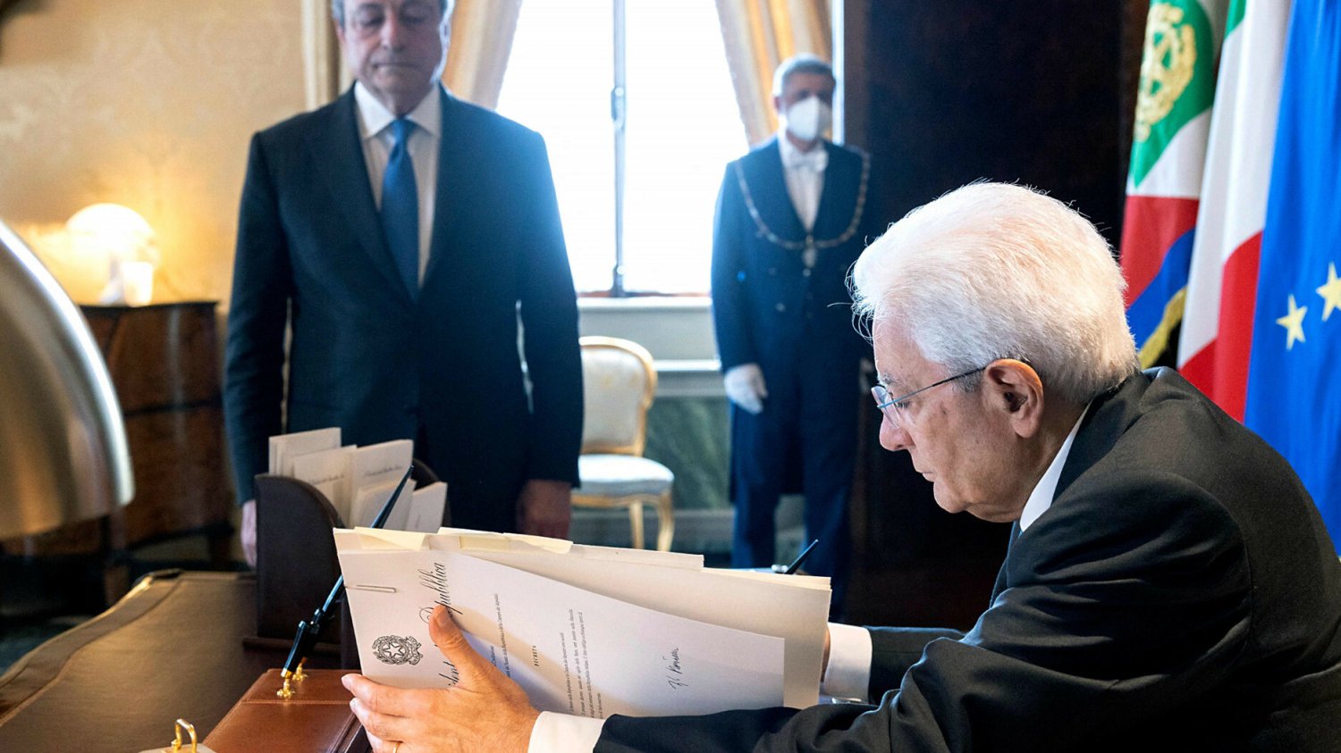 Prezydent Włoch rozwiązał parlament.