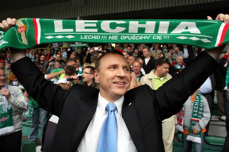 Prezes TVP Jacek Kurski jest wiernym kibicem Lechii Gdańsk. Zdjęcie pochodzi z 2008 r., gdy Lechia w meczu ze Zniczem Pruszków wywalczyła mistrzostwo II ligi.