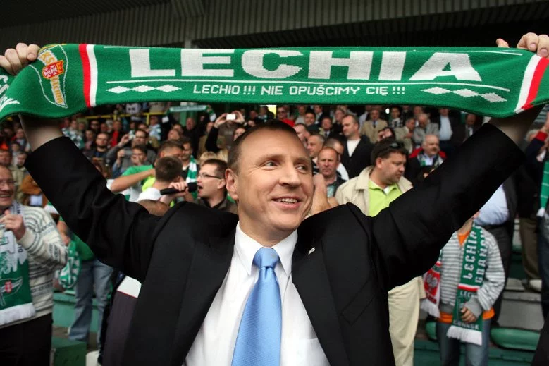Prezes TVP Jacek Kurski jest wiernym kibicem Lechii Gdańsk. Zdjęcie pochodzi z 2008 r., gdy Lechia w meczu ze Zniczem Pruszków wywalczyła mistrzostwo II ligi.
