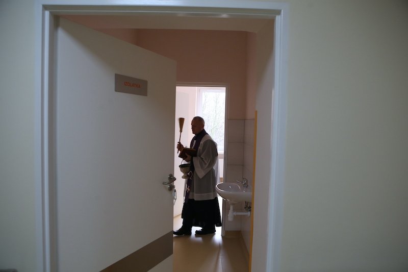 Czy szpital powinien zatrudniać księdza? Radna Warszawy Agata Diduszko jest zdania, że pieniądze powinnny iść na leczenie pacjentów.