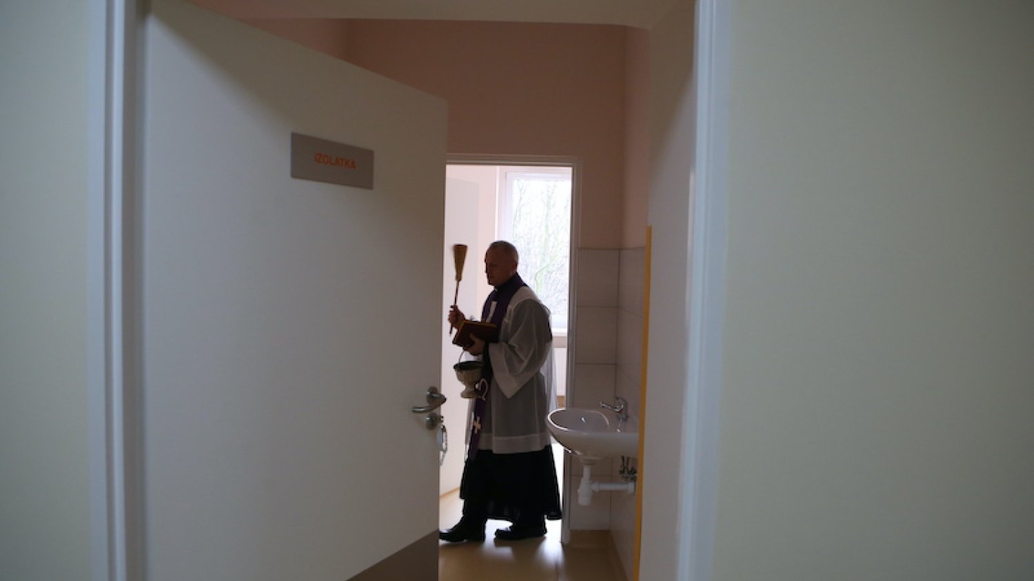 Czy szpital powinien zatrudniać księdza? Radna Warszawy Agata Diduszko jest zdania, że pieniądze powinnny iść na leczenie pacjentów.