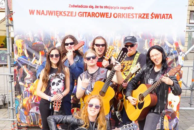 1 maja 2018 na wrocławskim rynku ustanowiono nowy Gitarowy Rekord Guinnessa. "Hey Joe" Jimiego Hendrixa zagrało 7411 gitar.