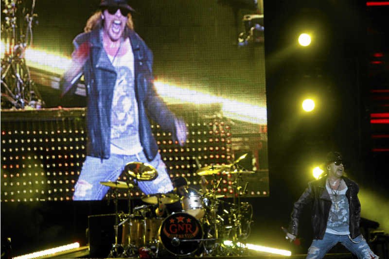 Axl Rose ma zastąpić Briana Johnsona i zaśpiewać z AC/DC.