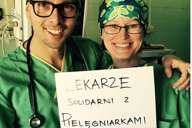 Lekarze wspierają pielęgniarki za pośrednictwem mediów społecznościowych.