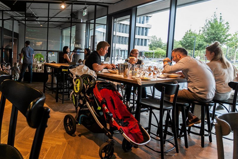 Warszawa, coraz bardziej przyjazna dla dzieci. Widać młodzi to zauważyli. Wkrótce zauważymy więcej wózków. W stolicy wybuchł "babyboom".