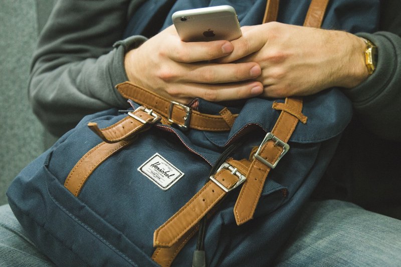 Coraz więcej operatorów proponuje niższe ceny na zakup nowoczesnych smartfonów dla osób, które zdecydują się na łączenie usług