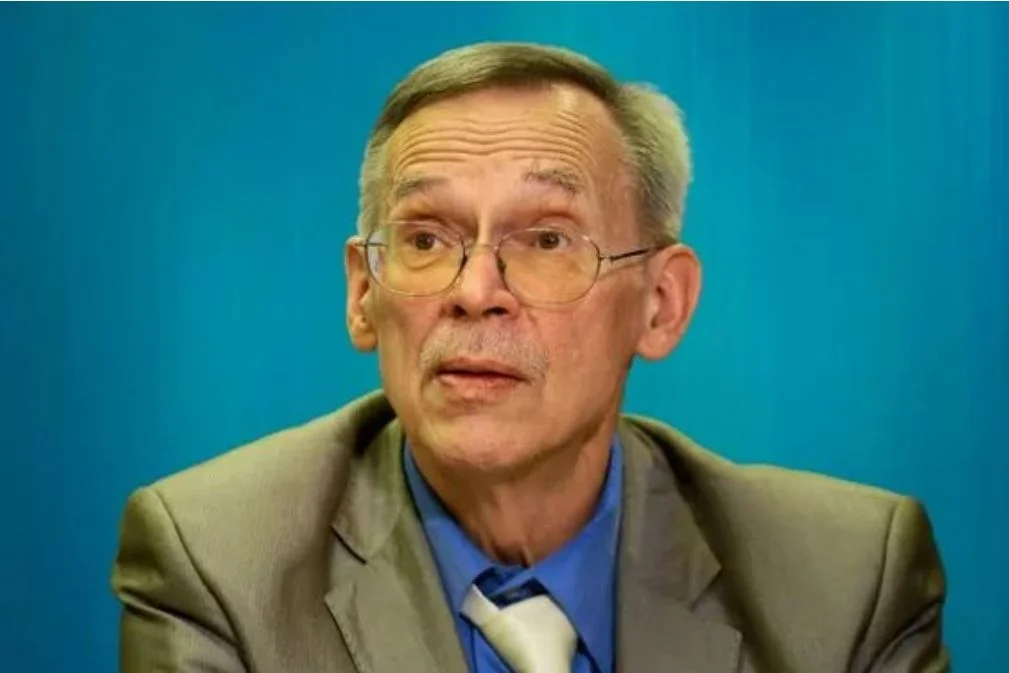 Prof. Włodzimierz Gut uważa, że tylko masowe szczepienia mogą przyspieszyć koniec pandemii.