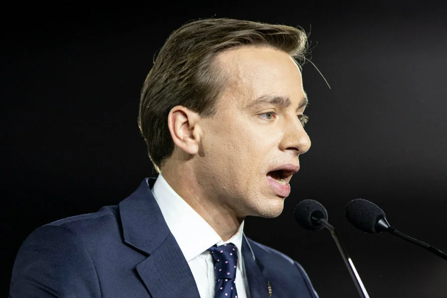 Krzysztof Bosak postuluje ograniczenie tworzenia miejsc pracy w Polsce, dopóki nie narodzi się tylu Polaków, by je zapełnić.