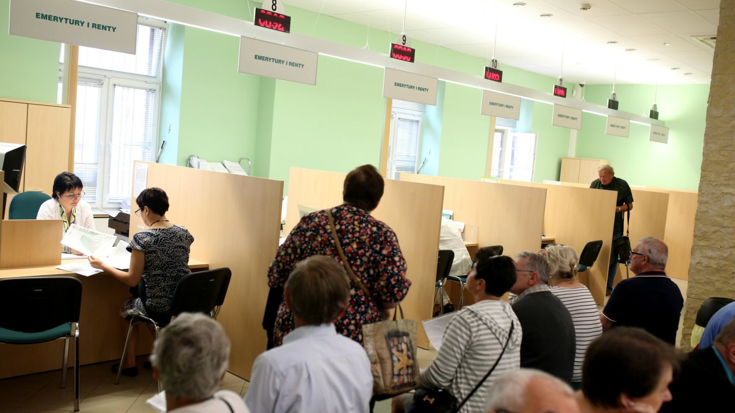 Wnioski o rentę wdowią. ZUS jest zasypywany przez Polaków chcących dostać nowe świadczenie Renta wdowia to obecnie numer 1 w ZUS. Tysiące wniosków