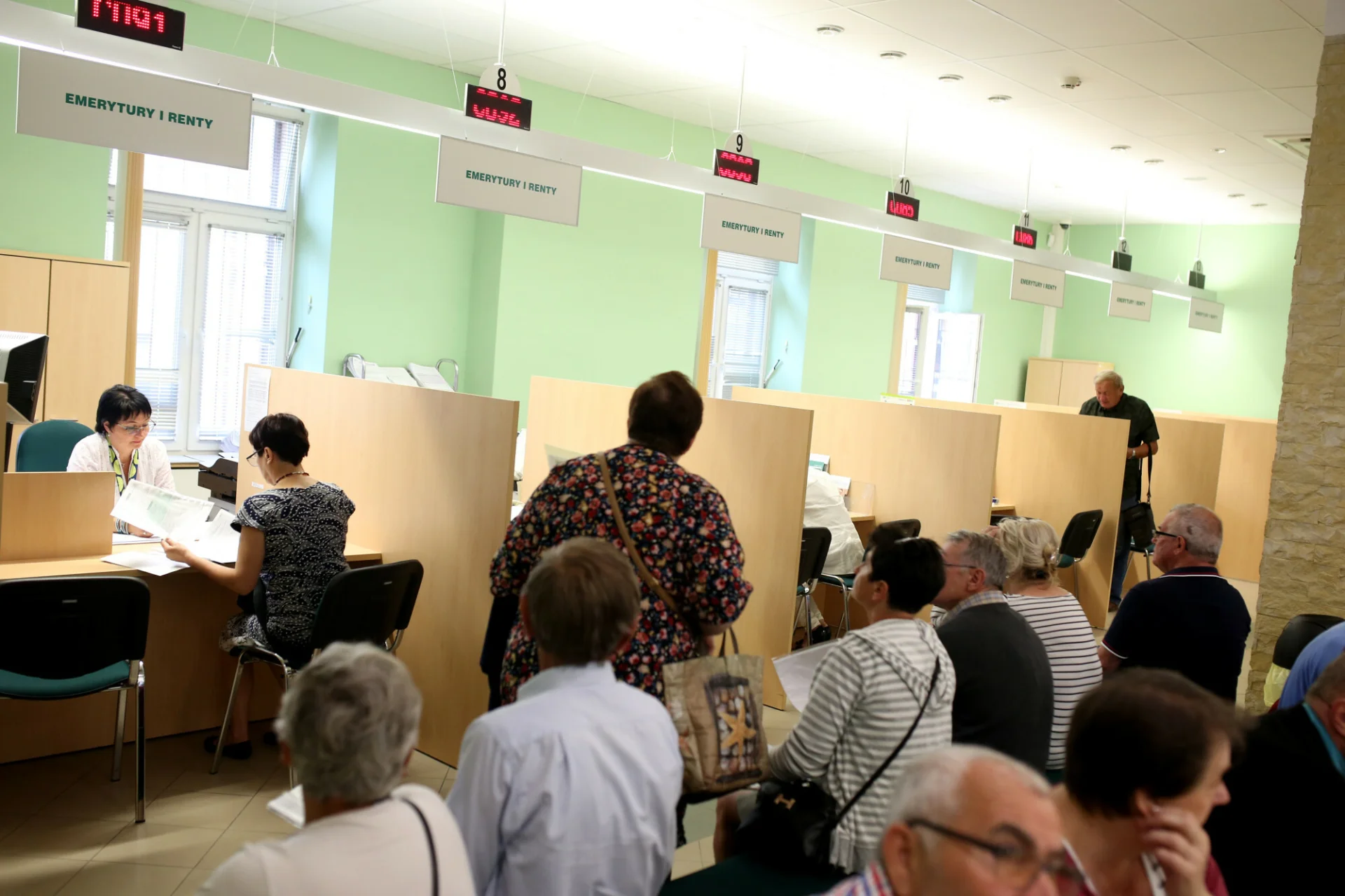 Wnioski o rentę wdowią. ZUS jest zasypywany przez Polaków chcących dostać nowe świadczenie Renta wdowia to obecnie numer 1 w ZUS. Tysiące wniosków