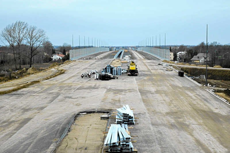Komisja Europejska wstrzymuje 3,5 miliarda złotych na budowę polskich dróg. Na zdjęciu A4 – autostradowa obwodnica Rzeszowa.