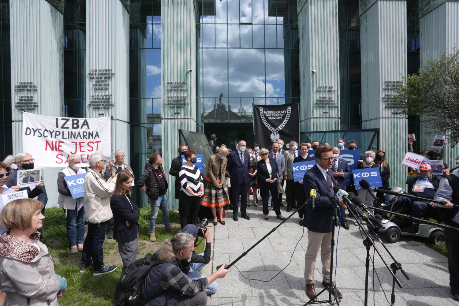 Polskę mogą czekać milionowe kary, jeśli nie wycofa się z reform sądownictwa.