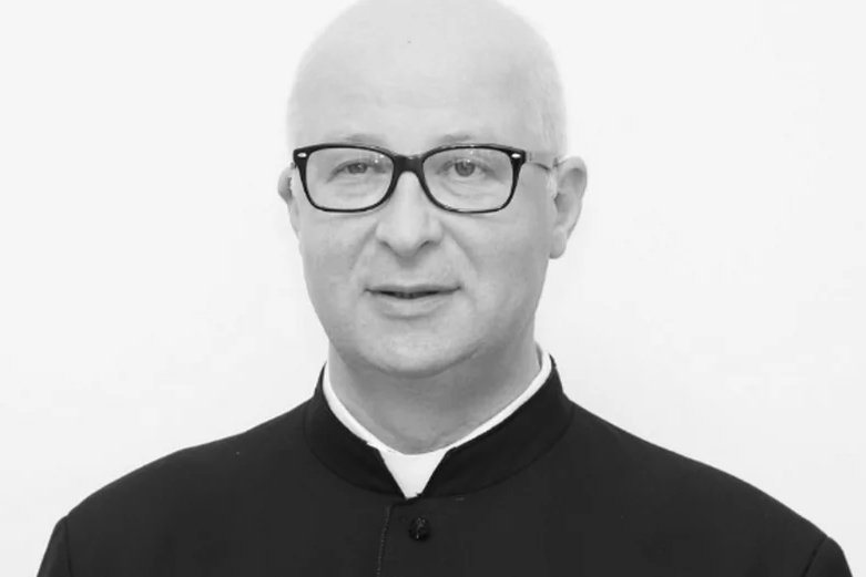 Ksiądz Krzysztof Skwierczyński zmarł podczas odprawiania homilii w niedzielę wieczorem.