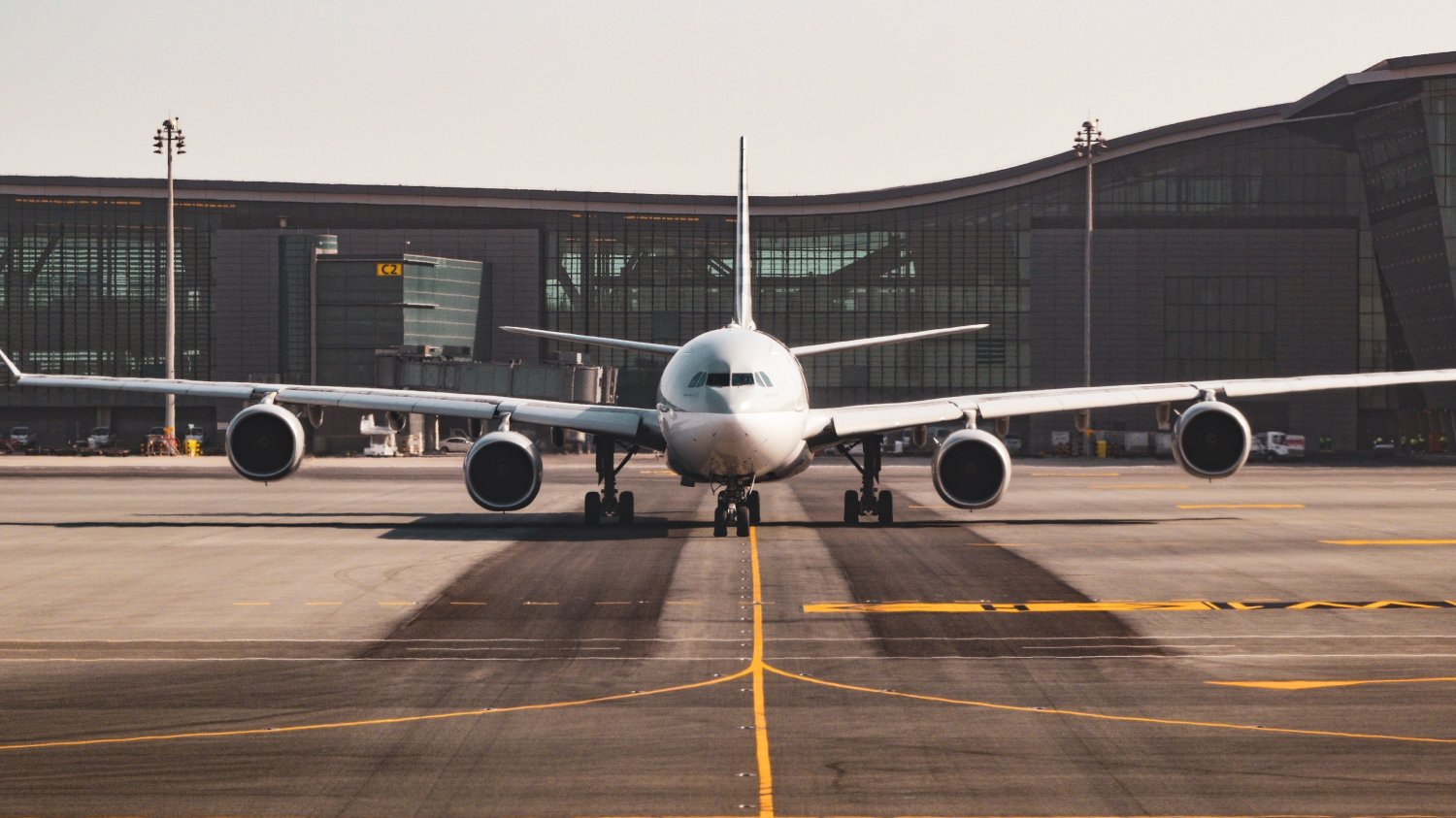 Na lotnisku Gatwick dokonano makabrycznego odkrycia.