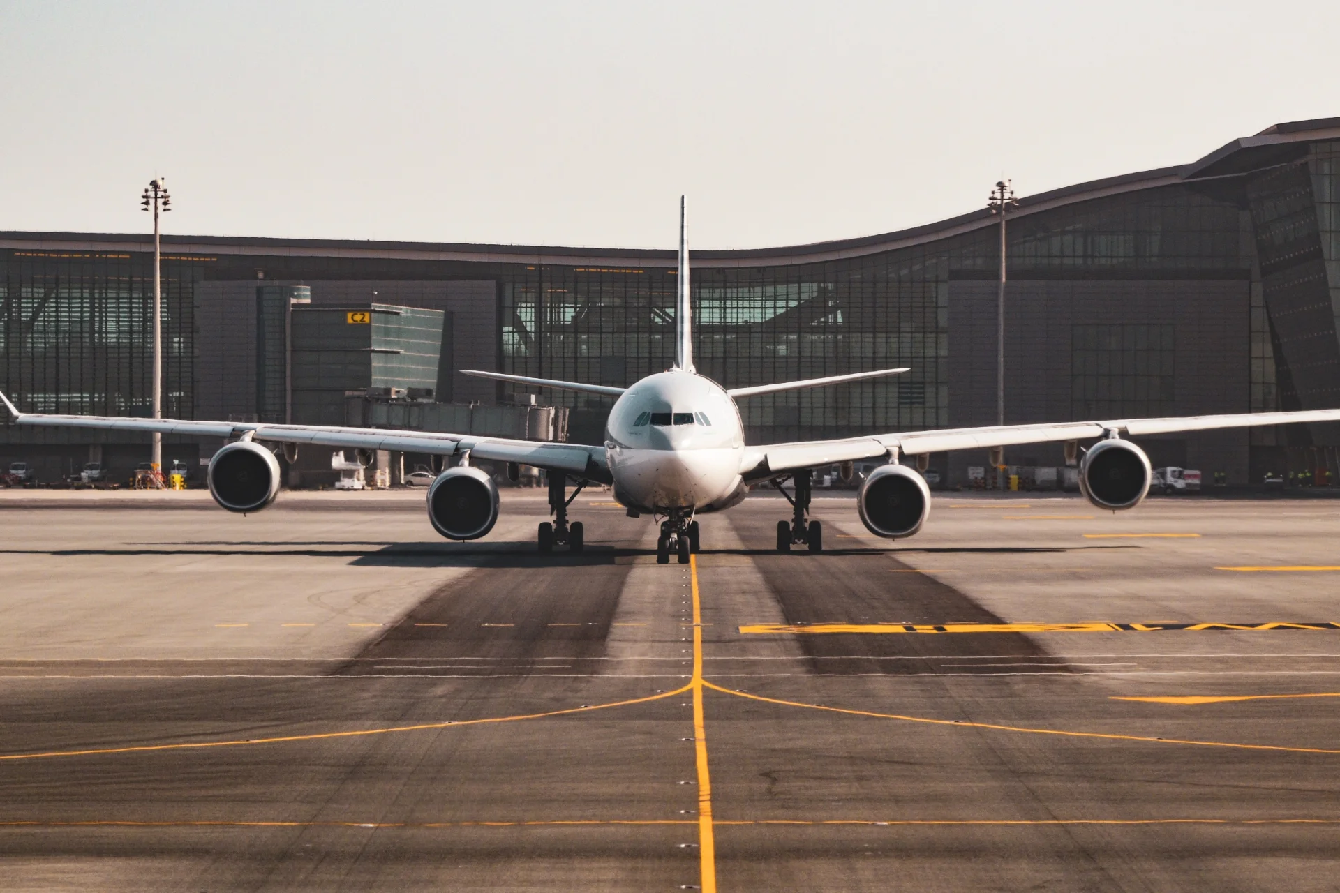 Na lotnisku Gatwick dokonano makabrycznego odkrycia.