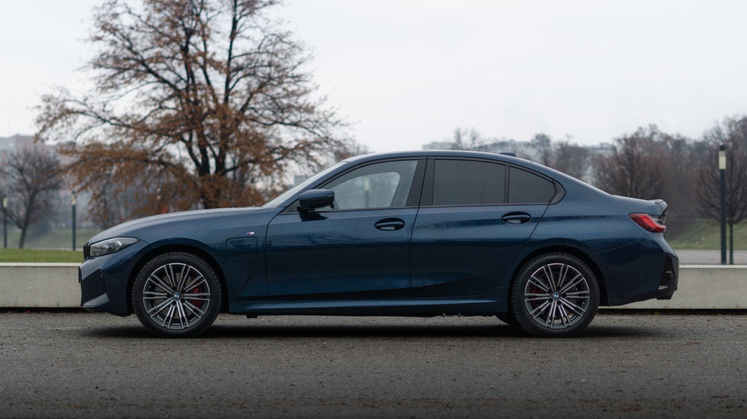 BMW 330e xDrive Hybrydowe BMW 330e xDrive