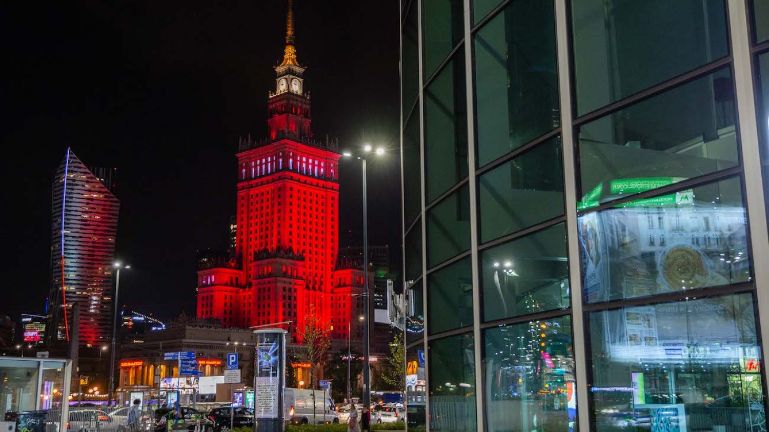 Wrzesień jest Miesiącem Świadomości Nowotworów Krwi. Z tej okazji Pałac Kultury i Nauki został podświetlony na czerwono.