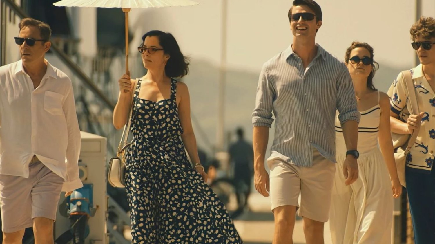 Bohaterowie "Białego Lotosu" w komplecie, czyli: Jason Isaacs, Parker Posey, Patrick Schwarzenegger, Sarah Catherine Hook i Sam Nivola w