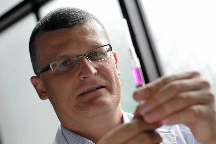 Dr Grzesiowski zapowiada lawinę zakażeń w najbliższych dniach.