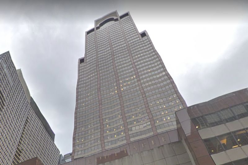 Helikopter rozbił się na dachu przy Siódmej Alei 787.