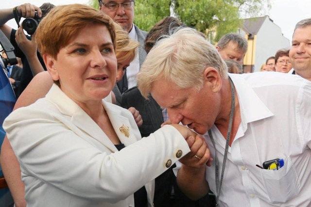 PiS wygrało kolejny sondaż