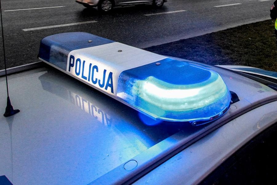 Trzy osoby zginęły w wypadku w miejscowości Kabikiejmy koło Olsztyna. Autokar wiozący dzieci zderzył się z samochodami osobami.