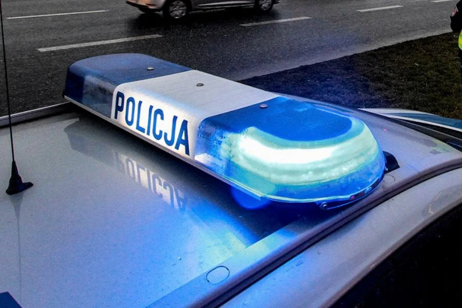 Trzy osoby zginęły w wypadku w miejscowości Kabikiejmy koło Olsztyna. Autokar wiozący dzieci zderzył się z samochodami osobami.