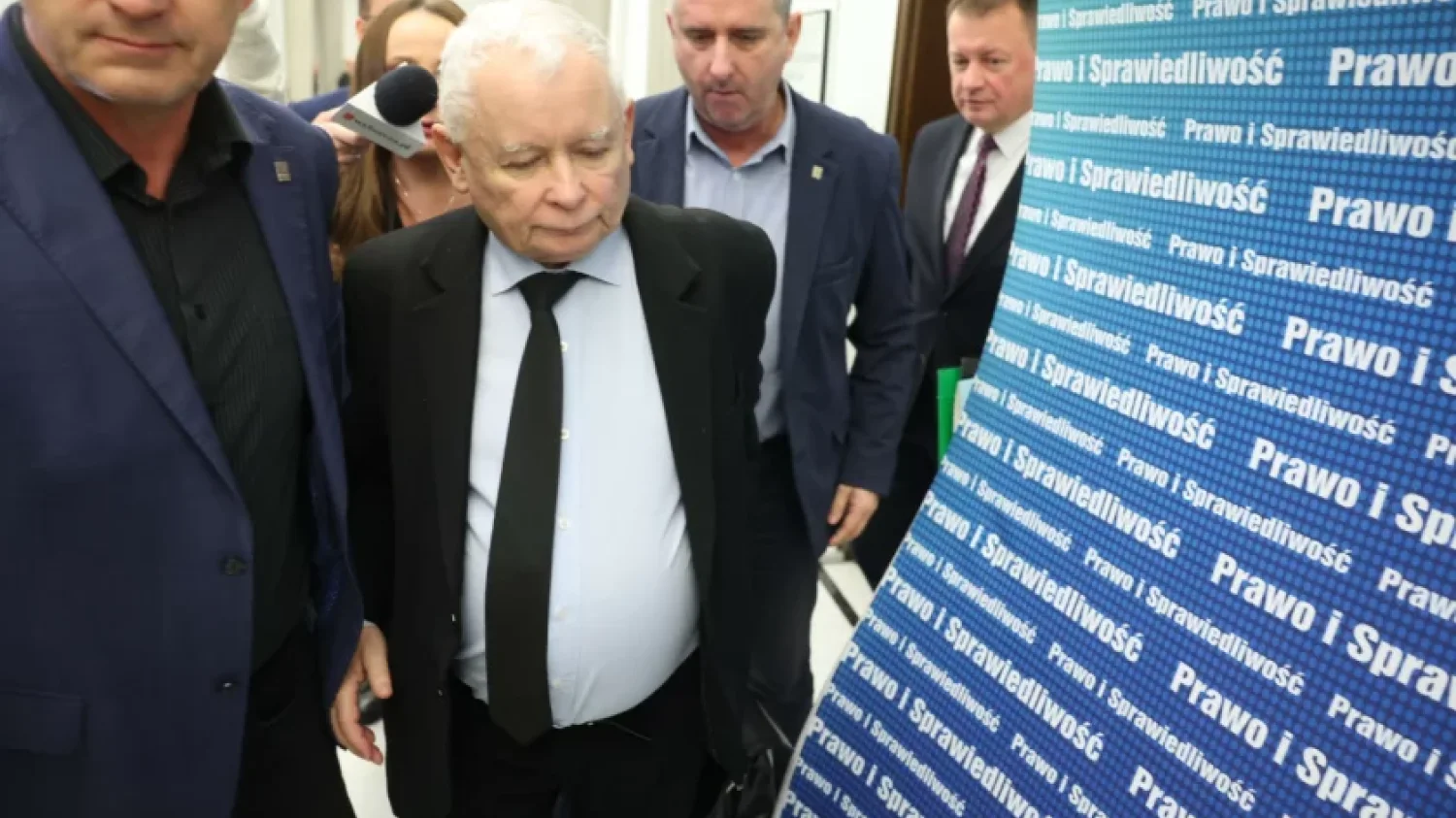 Kaczyński bez prywatnych ochroniarzy w Sejmie? Hołownia chce rozwiązać problem.
