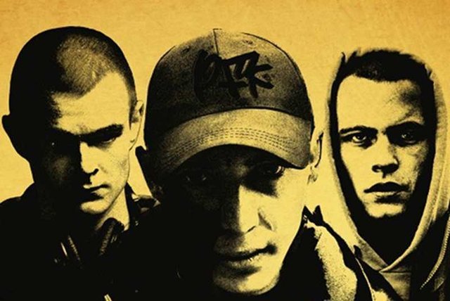 Fragment plakatu promującego film "Jesteś Bogiem"