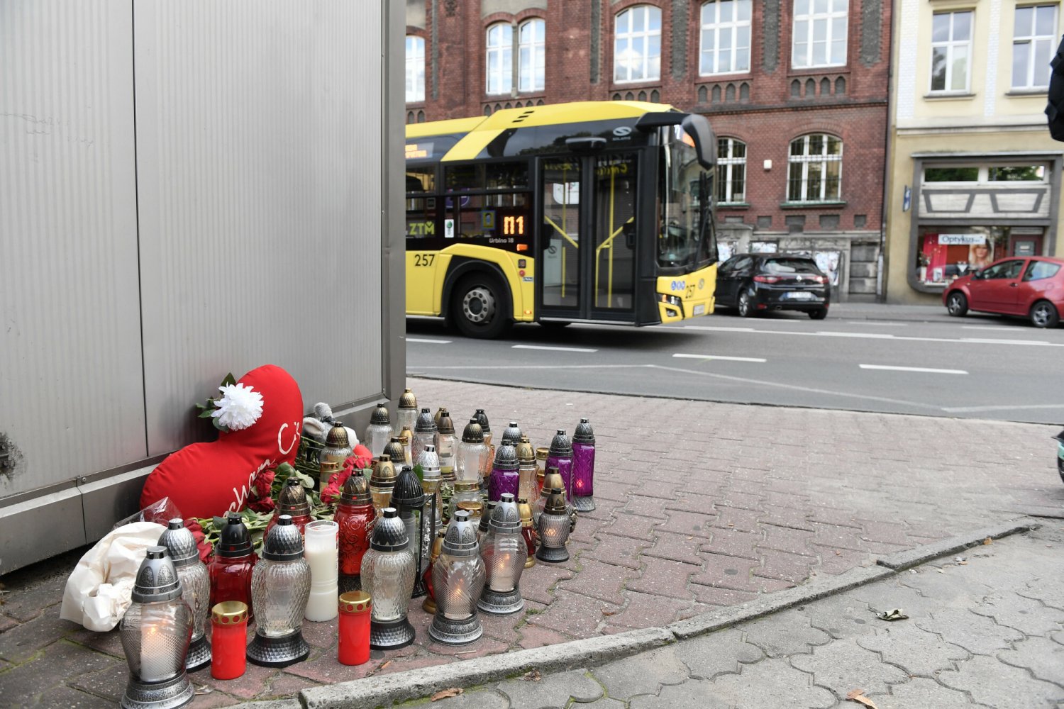 Miejsce tragicznej śmierci 19-latki, którą przejechał autobus.