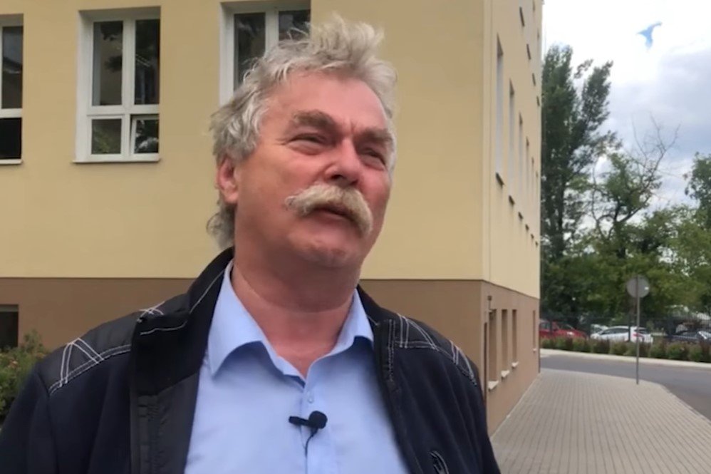 Kierowca autobusu spędział noc w areszcie i potraktowano go jak przestępcę. Mimo że nie brał żadnych środków odurzającychl.