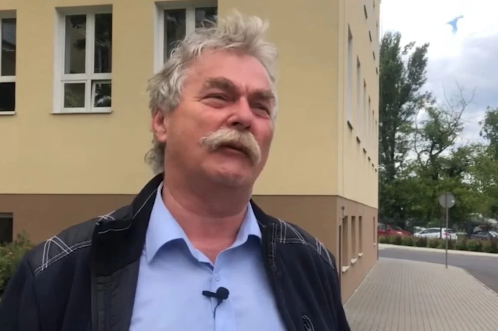 Kierowca autobusu, który brał udział w wypadku na warszawskich Bielanach, spędził noc w areszcie. Mimo że nie brał żadnych środków odurzających. Kierowca autobusu spędział noc w areszcie i potraktowano go jak przestępcę. Mimo że nie brał żadnych środków odurzającychl.