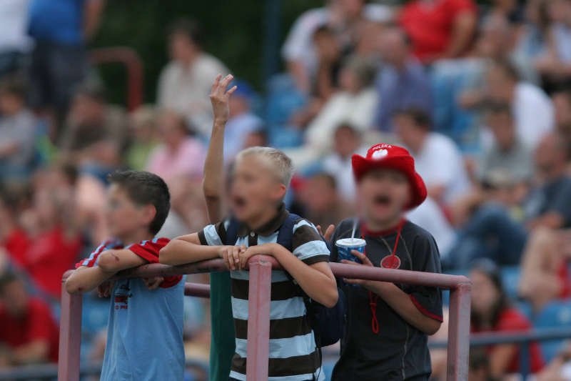 Młodzi kibice na stadionie Wisły Kraków
