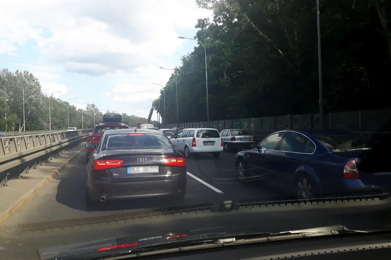 Korek na tym odcinku Wisłostrady w sobotnie popołudnie zdarza się niezwykle rzadko.