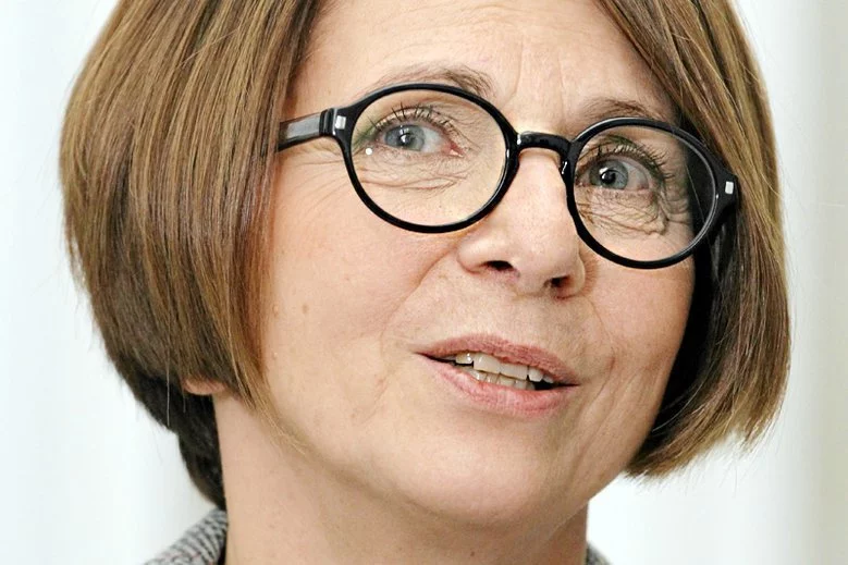 Julia Pitera miała kolizję w Warszawie. Została ukarana mandatem.
