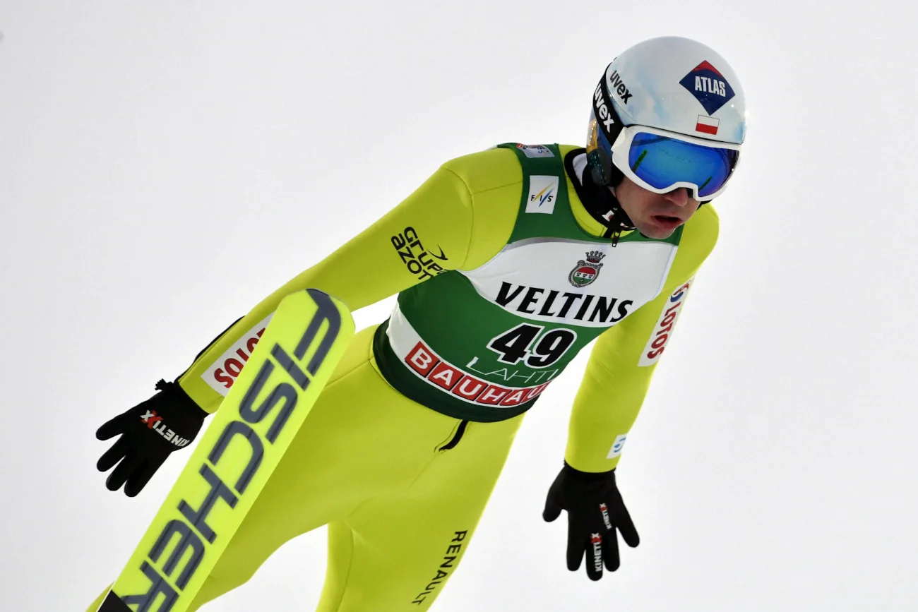 Kamil Stoch całkiem nieźle rozpoczął cykl Raw Air. Po obiecującym prologu, w czwartek popsuł swój drugi skok.