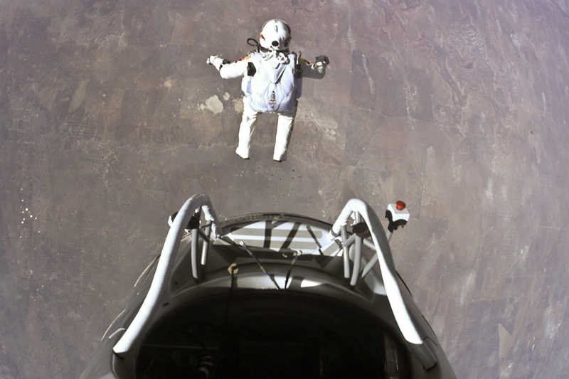 Felix Baumgartner podczas skoku.