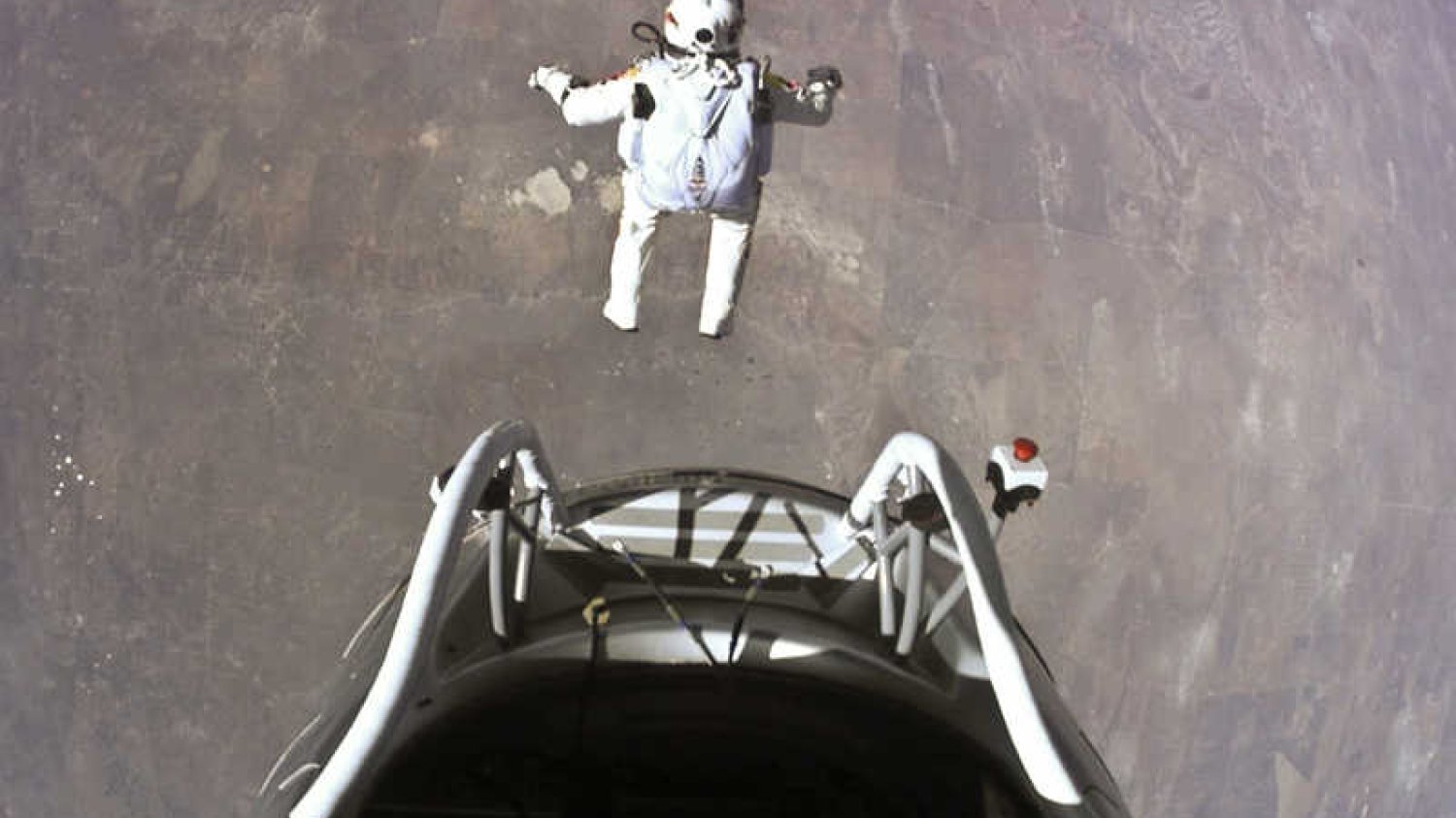 Felix Baumgartner podczas skoku.