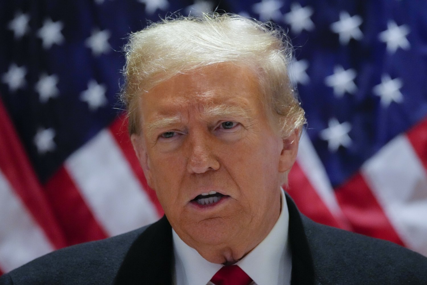 Trump zaczął sprzedawać własną Biblię. Ma w tym ukryty cel.