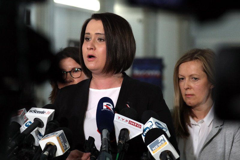 Anna Siarkowska z PiS zaczęła szczuć na kontrolerów lotów.